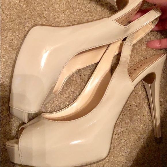 GUESS high heels - Picture 1 of 3
